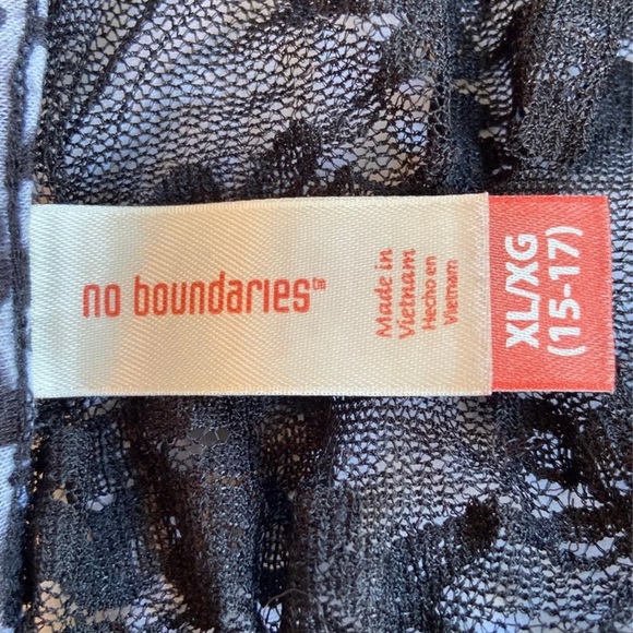 No Boundaries - Woman's Leapord Spotted Blouse - Picture 3 of 4
